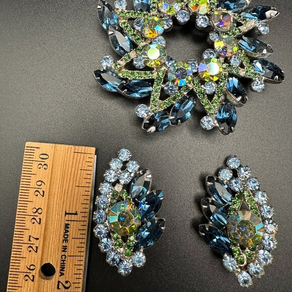 Vintage Juliana D&E Large Blue Rhinestones Brooch and Clip on Earrings Set - Picture 4 of 16